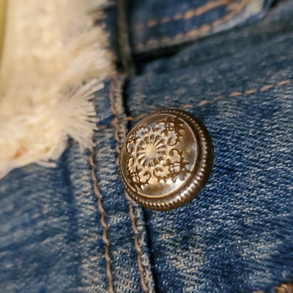 Custom patch denim vest - Picture 12 of 13
